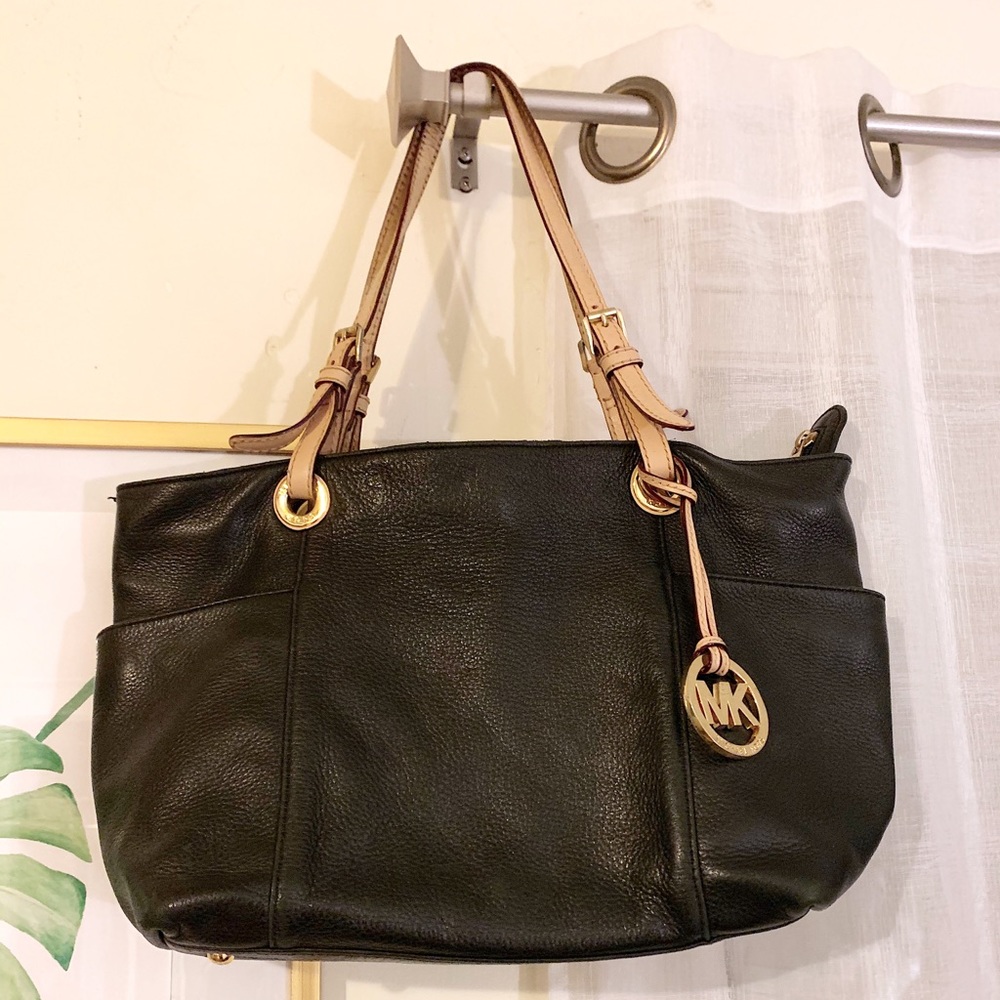 Black Michael Kors shoulder bag